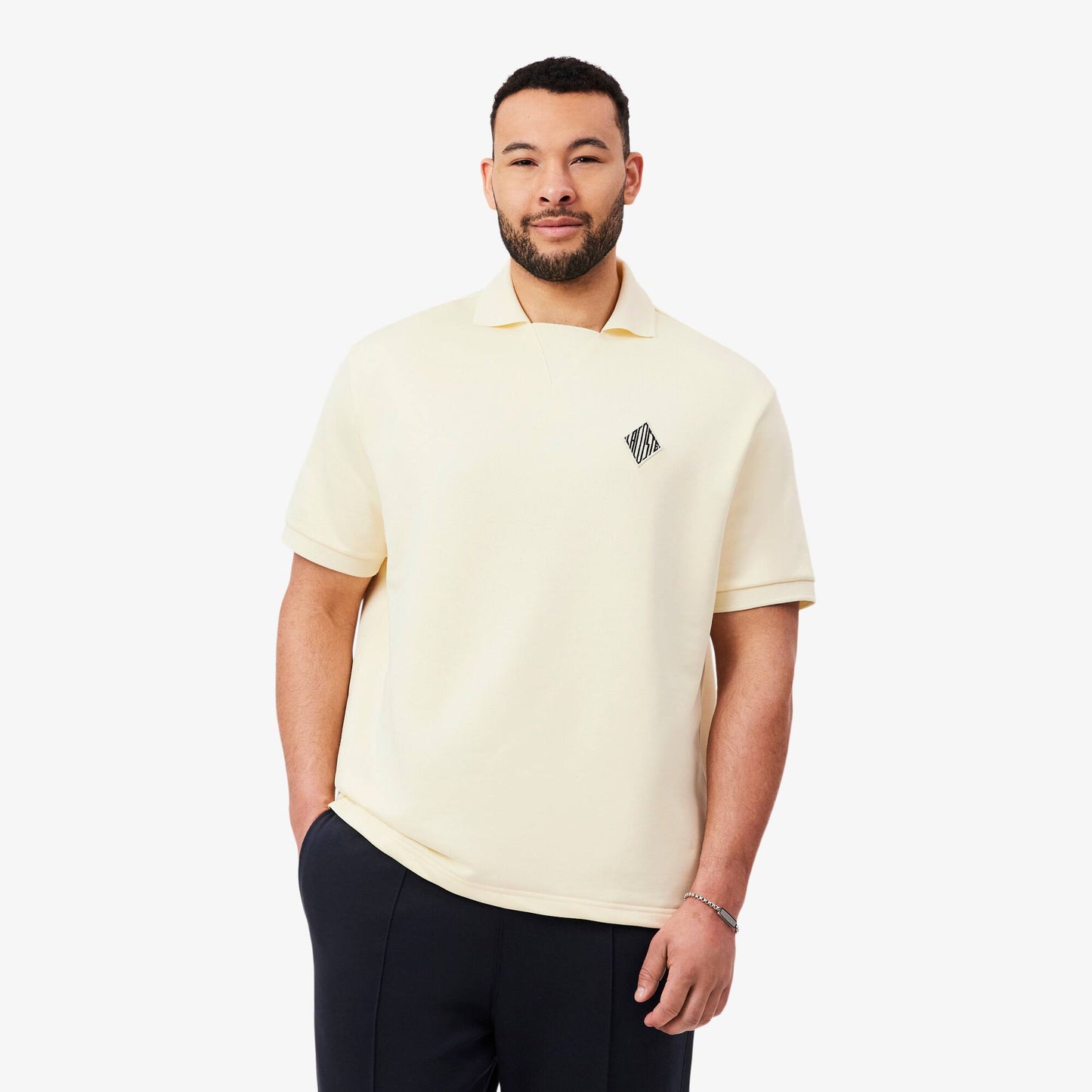Locker geschnittenes Fleece-Poloshirt mit Badge-Akzent