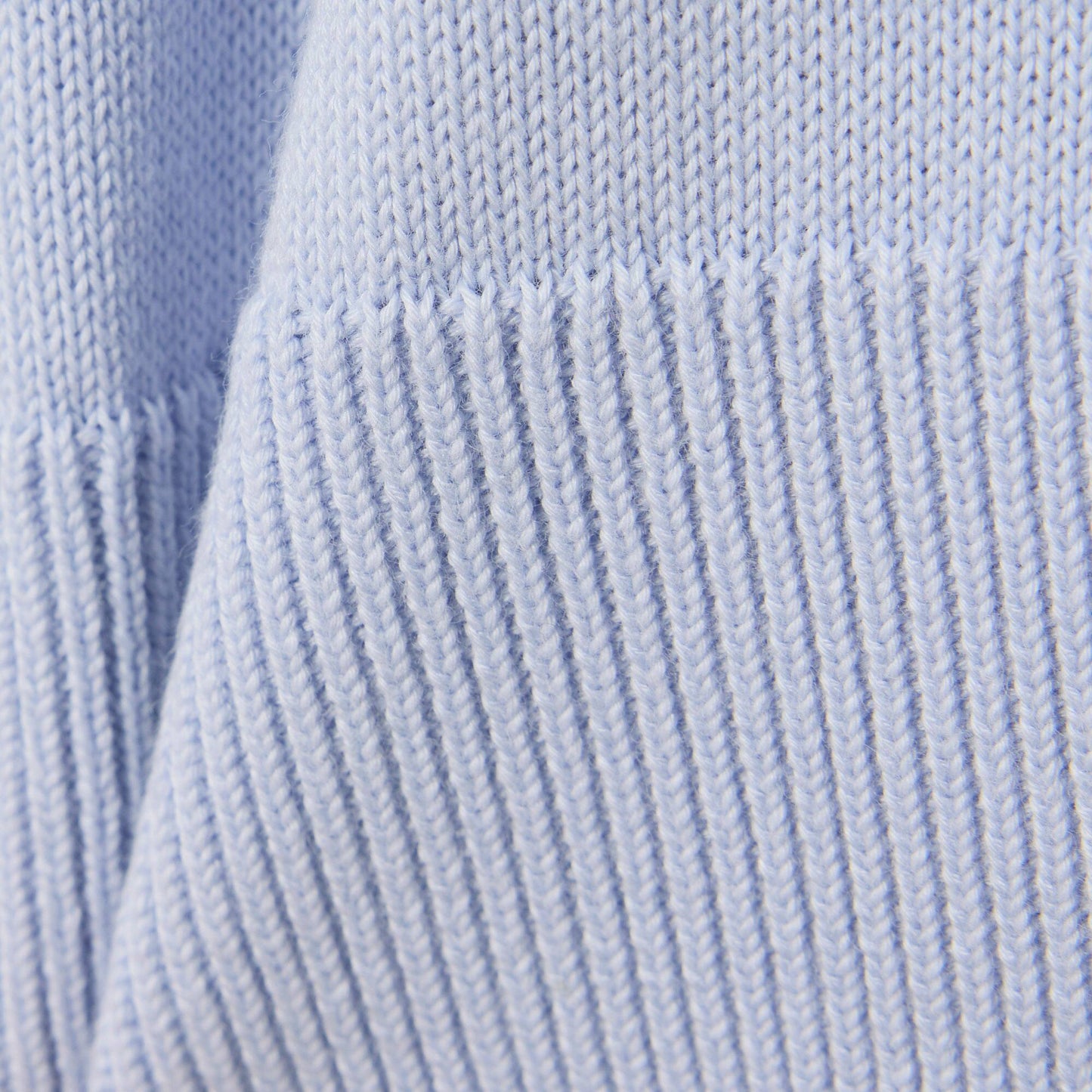 Monochromer Baumwoll-V-Ausschnitt-Pullover