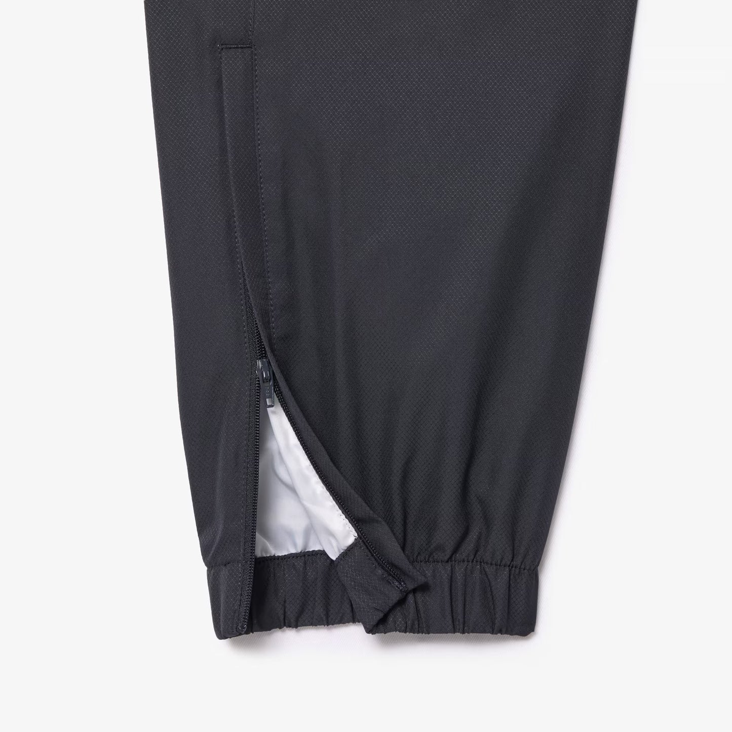 Sportliche leichte Jogginghose